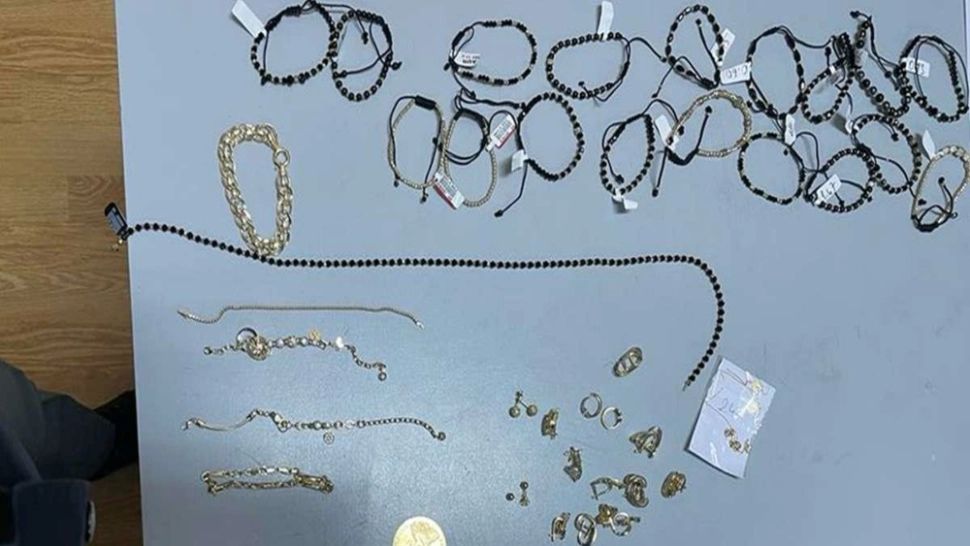 Bijuterii în valoare de peste 200.000 lei, descoperite de polițiștii de frontieră din Giurgiu