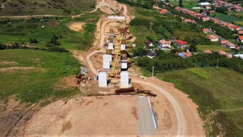 REVOLTĂ în cimitir pentru că Autostrada Transilvania ar putea trece exact peste mormintele din Nădășelu - VIDEO