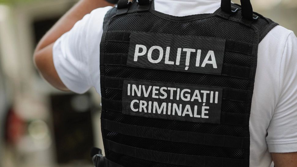 Cine este tânărul din Suceava care și-a ucis bunicul în fața polițiștilor