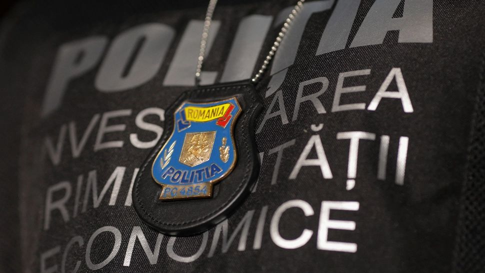 Cetățeni moldoveni, prinși în flagrant cu acte false - voiau credit la bancă