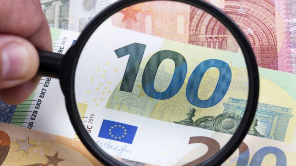 Sute de mii de români vor plăti rate mai mari din 2 noiembrie - Cu cât cresc dobânzile la ratele în euro