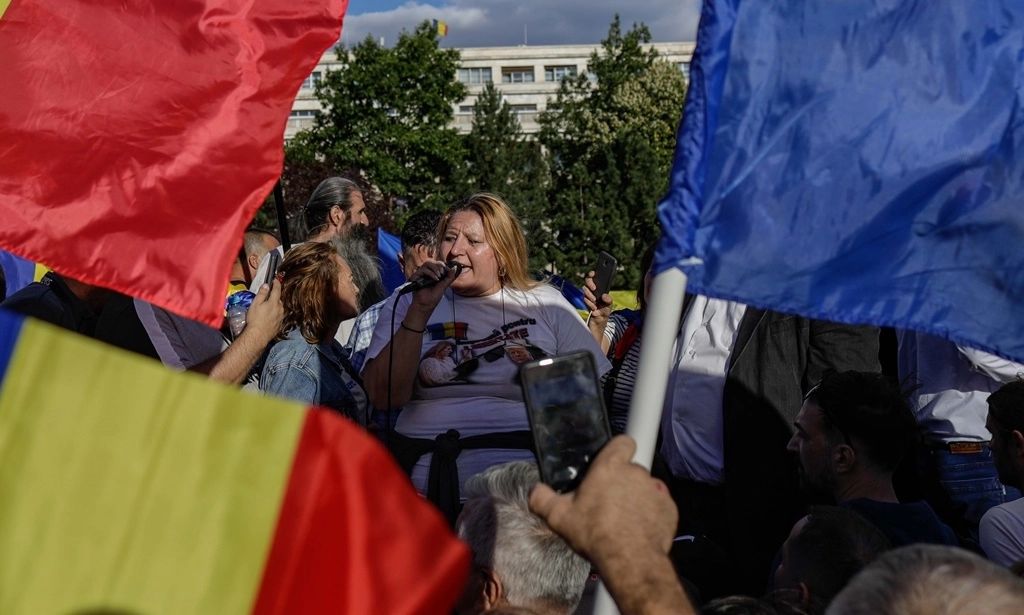 Diana Şoşoacă, atac dur la fostul coleg de partid: „Simioane, Iudă! Asta e unitate? Şi-a bătut joc de AUR!”