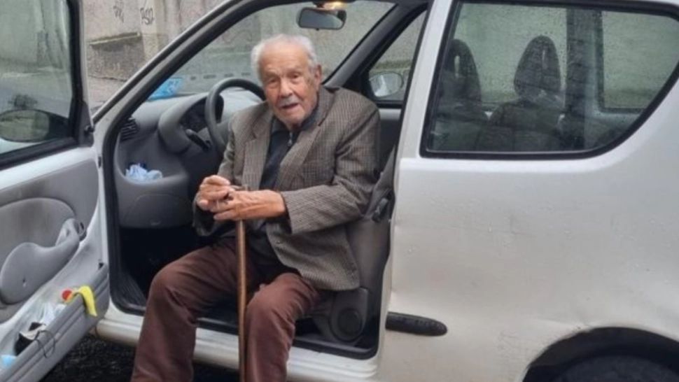Cum a reuşit un bărbat de 104 ani să obţină permisul de conducere. Reacţia comisiei de examinare