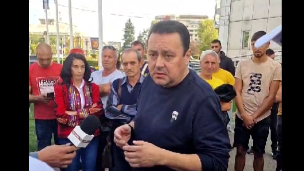 Ploieștenii, din nou în stradă. Oamenii nu au apă caldă de mai bine de două luni și cer DEMISII -  VIDEO