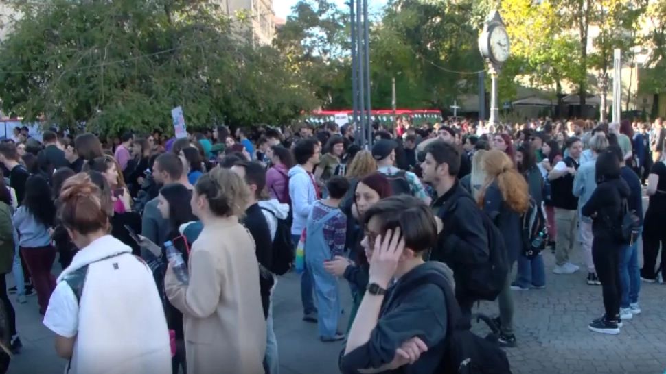 Marș pentru SIGURANȚA FEMEILOR cu sute de participanți, în Capitală. Principalele SOLICITĂRI