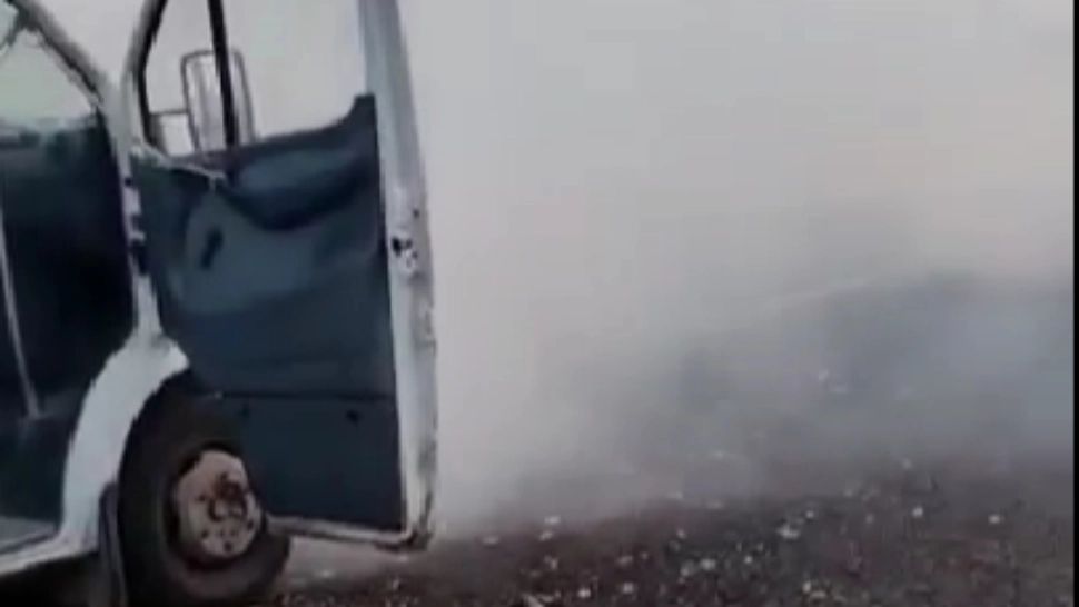 Microbuz plin cu călători, la un pas să ia foc în trafic! Mai mulți călători au suferit ATACURI DE PANICĂ - VIDEO