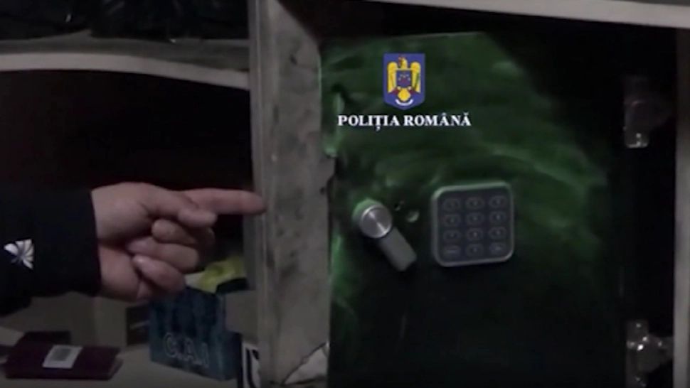 Om de afaceri din Buzău, JEFUIT de fosta soție și de noul iubit al acesteia! Au spart seiful cu un flex