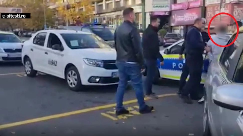 Bărbatul care și-a amenințat părinții cu cuțitul, ARESTAT. Agresorul afirmase că îi omoară