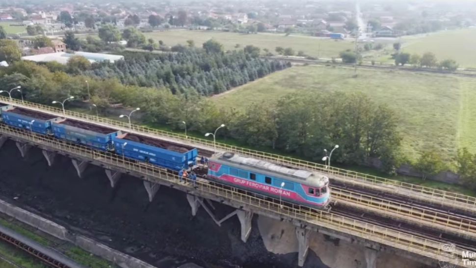 Primul tren cu cărbune pentru încălzirea Timișoarei a ajuns la destinație. Anunțul primarului Dominic Fritz - VIDEO