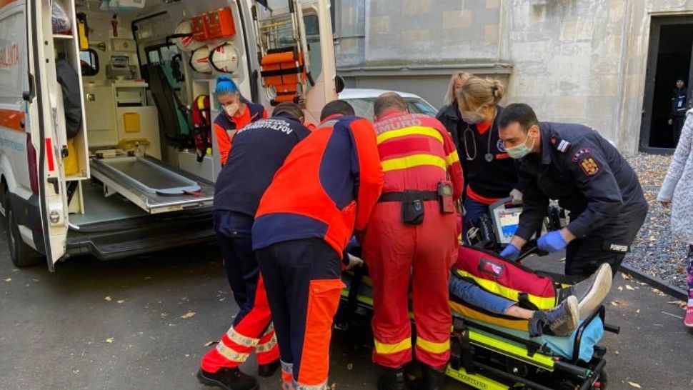 Incident șocant la Casa Presei Libere. Un bărbat a amenințat că se sinucide – FOTO&VIDEO