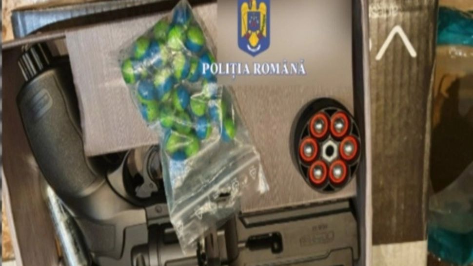 Percheziţie în Târgu Mureş. Poliţiştii au confiscat arme şi muniţie - FOTO