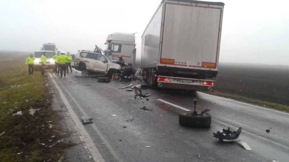 Accident teribil pe A1. Un bărbat mort, alte trei persoane rănite, inclusiv un copil de 5 ani