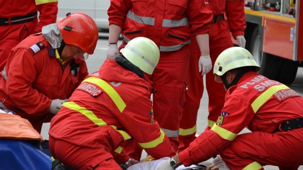 Accident grav la ieșirea din Buzău. O șoferiță de 19 ani a murit, alte 2 persoane sunt rănite