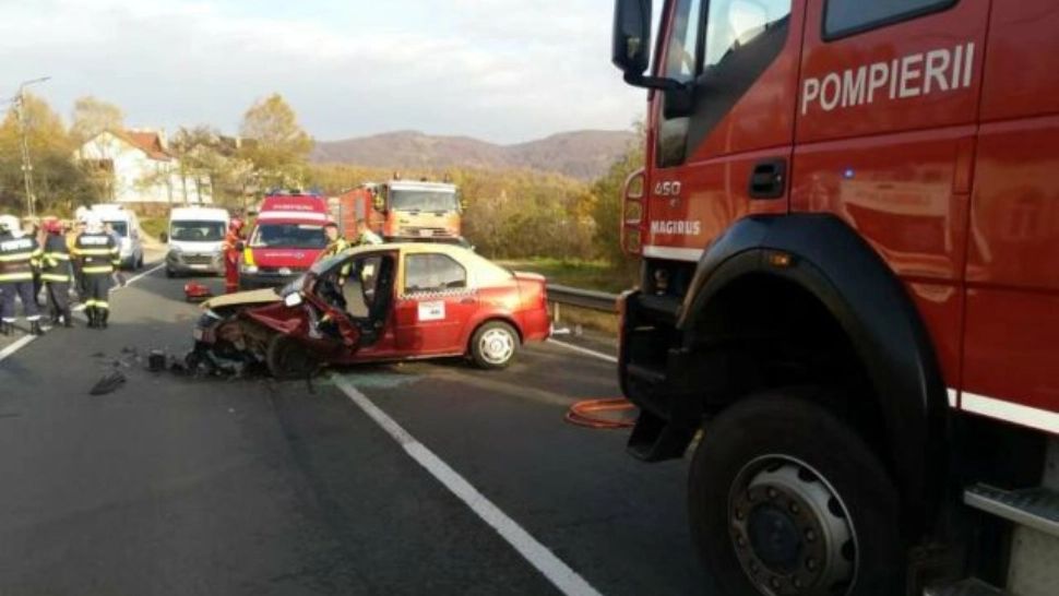 Accident devastator între un taximetru și o mașină în care se aflau doi paramedici – un mort și 2 răniți
