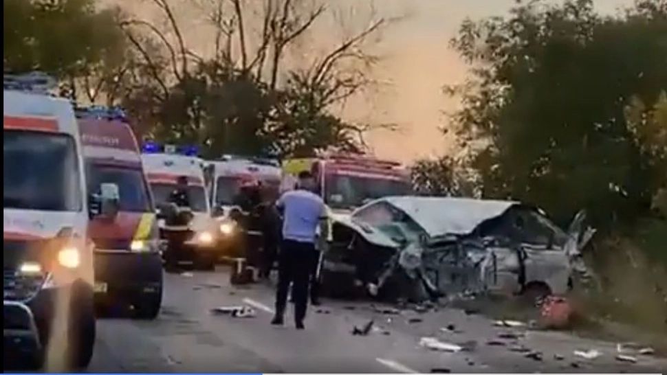 Accident cumplit într-o localitate din județul Dâmbovița. 2 oameni au murit, 7 sunt răniți (VIDEO)