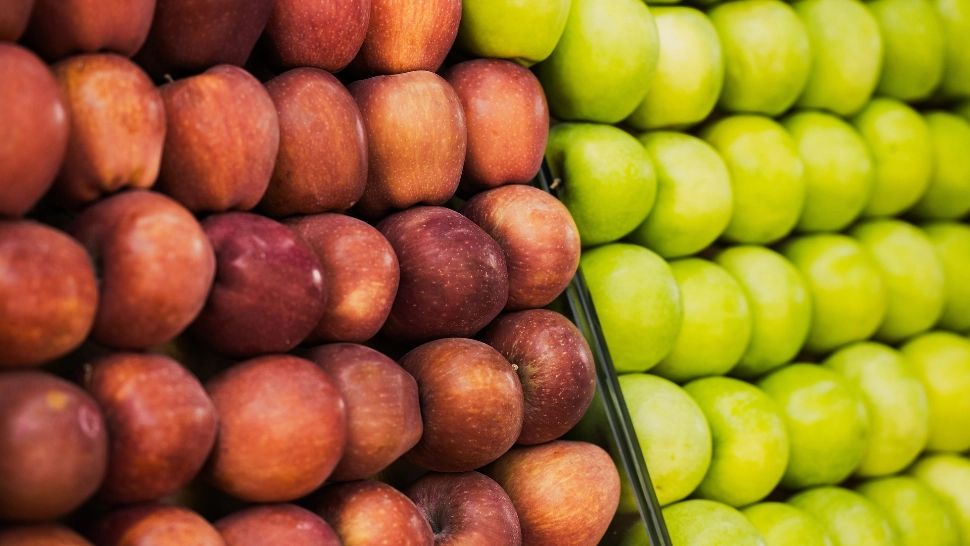 Depozit de legume-fructe, ÎNCHIS! „Merele de Voineşti” de la raft proveneau din Polonia