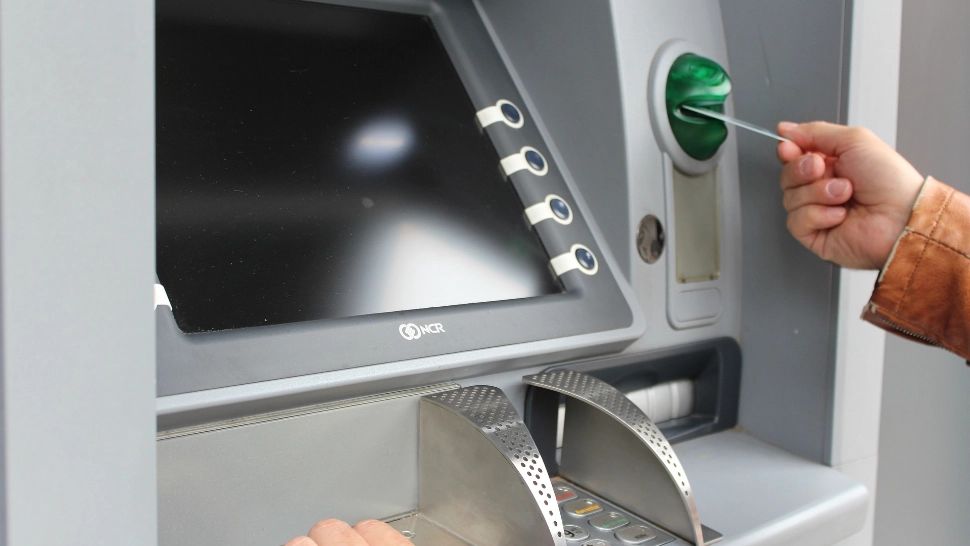 Fiecare român ar putea avea un cont bancar gratuit, fără comisioane
