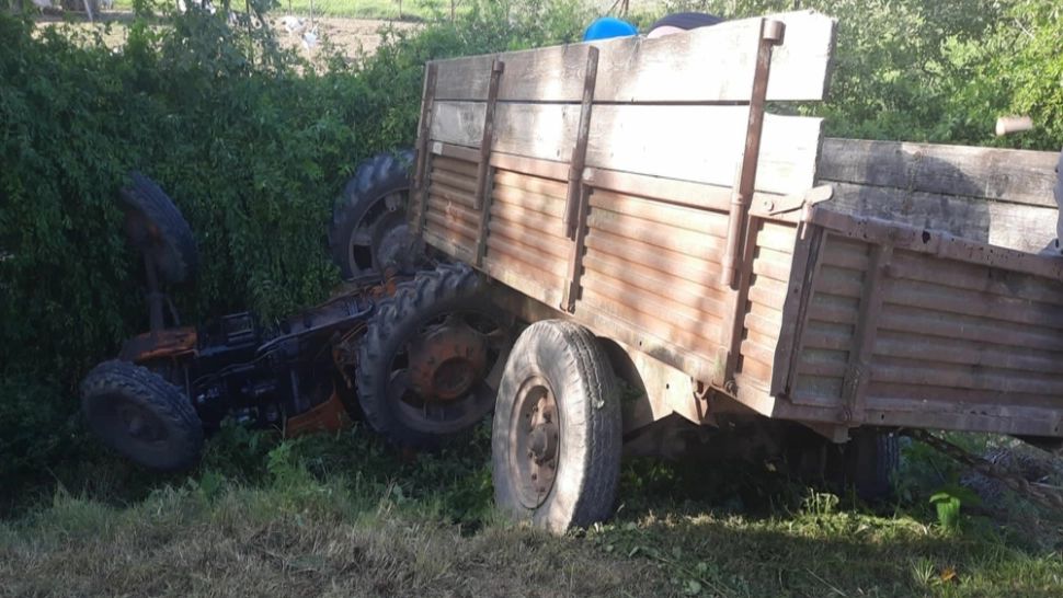 Accident îngrozitor în Arad: un bărbat a murit după ce a fost prins sub un tractor