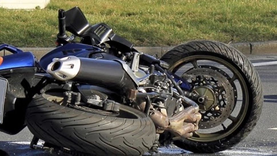 Accident grav la ieșirea din Vaslui - Motociclist rănit de o mașină, dus urgent cu SMURD la spital - Trafic BLOCAT spre Iași