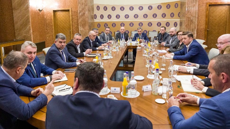 Criza din energie. Întâlnire la Palatul Victoria între liderii Coaliției și companiile din energie 