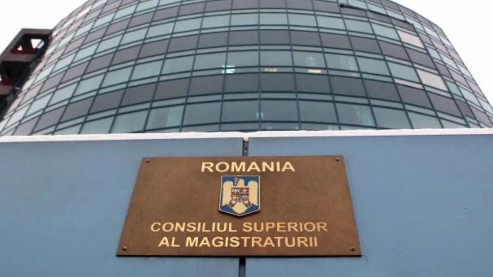Reacția CSM, după ce CCR a respins reforma lui Bolojan. ”Politicienii au ignorat legea, nu s-a ținut cont că actul normativ era neconstituțional”