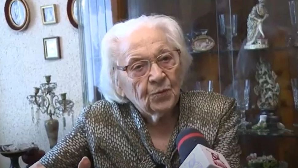 Doamna Maria din București, felicitată la împlinirea a 100 de ani - Ce secret le transmite tinerilor din ziua de astăzi: "Orice rang ai avea, să faci asta..."