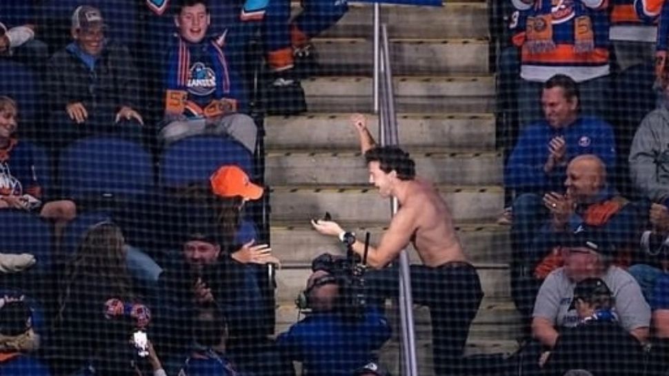 Cerere în căsătorie încheiată dramatic. Bărbatul a fost umilit de iubită în fața a 17.000 de fani - VIDEO 