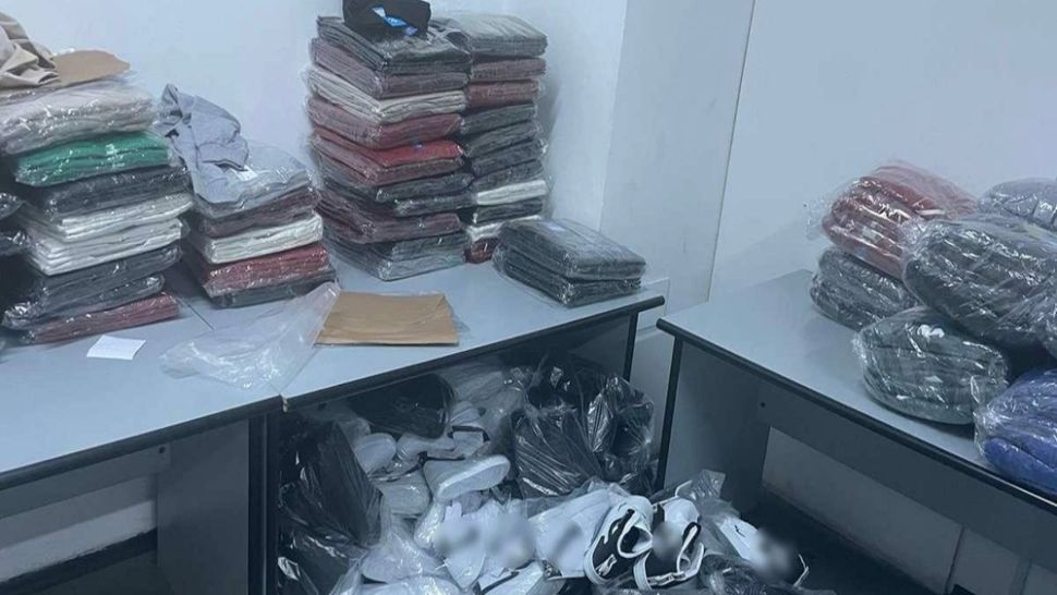 Bunuri contrafăcute, estimate la o valoare de 75.000 lei, descoperite la Vama Giurgiu