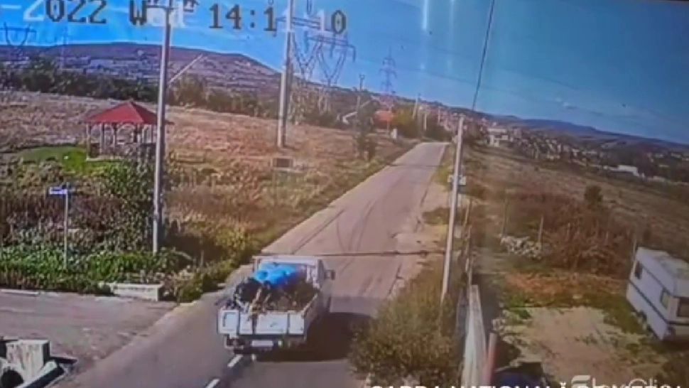 Amendă URIAȘĂ și mașina confiscată pentru o șoferiță care a aruncat gunoi pe câmp. Cum a prins-o Garda de Mediu  