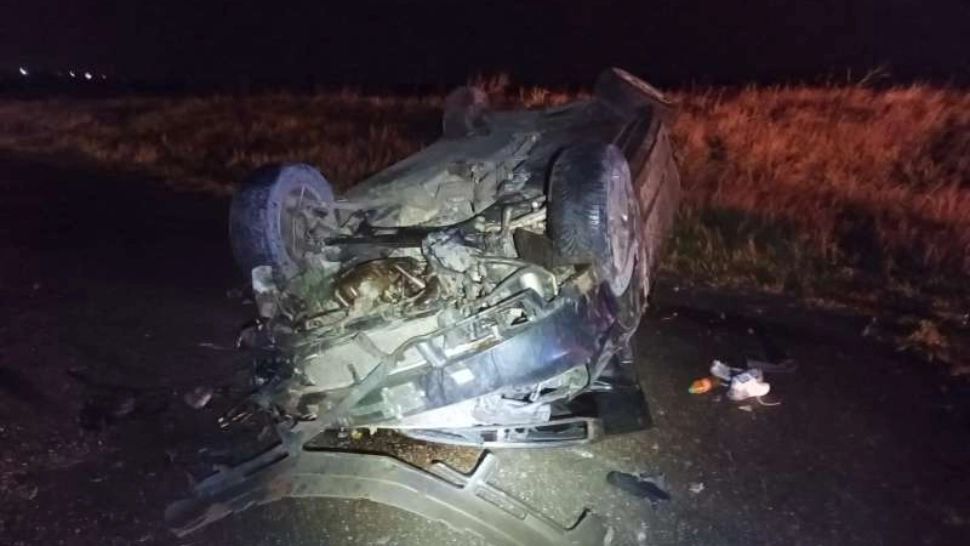 Un băiat a murit, iar o fată este în stare gravă, după ce mașina în care se aflau s-a răsturnat. A intervenit elicopterul SMURD