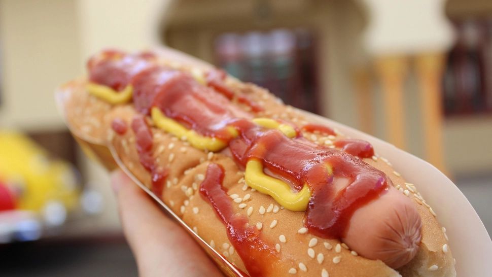 Un hot-dog reduce durata de viață a unui om cu 36 de minute. Ce alimente te ajută să trăiești mai mult - STUDIU