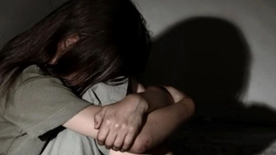 Adolescente de 12 ani, transformate în SCLAVE de asistenții lor maternali - Viața fetelor, un calvar de ani de zile - Ce au descoperit polițiștii