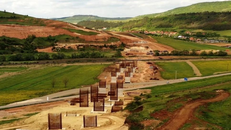 Manevrele de pe piața deșeurilor periculoase - Cine sunt „băieții deștepți” ajutați de CNAIR la marea „decontaminare” de lângă A3