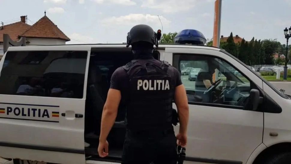 Val de percheziții la Vaslui. Mascații au dat atacul la polițiștii și agenții de frontieră corupți