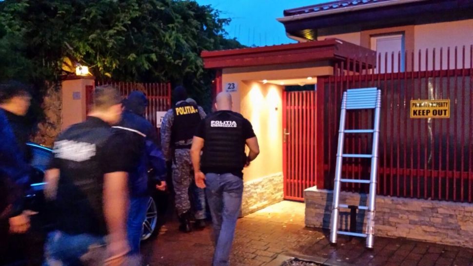 Operațiune de proporții la nivel național, împotriva crimei organizate. Sute de descinderi și percheziții - VIDEO