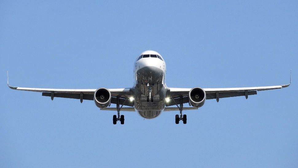 Alertă cu bombă într-un avion cu 400 de persoane: „O să-l fac să explodeze”