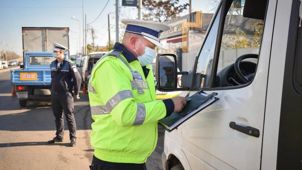 Un șofer s-a aruncat în râul Olt după ce polițiștii i-au cerut actele