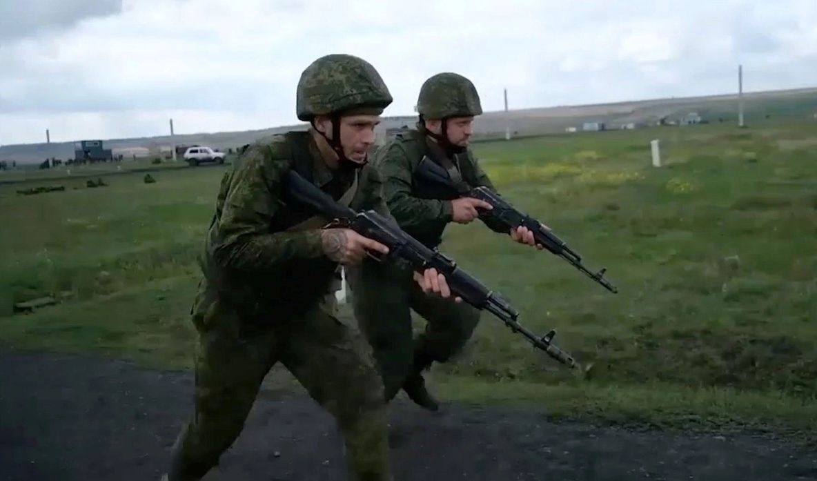 Decât mort pentru Putin, mai bine viu în Ucraina. Mii de ruși vor să se predea fără luptă