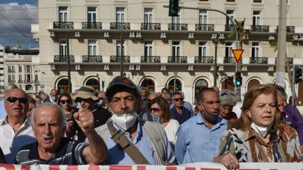 Revoltă în stradă, pensionarii au ieșit să-și strige disperarea și nemulțumirea 