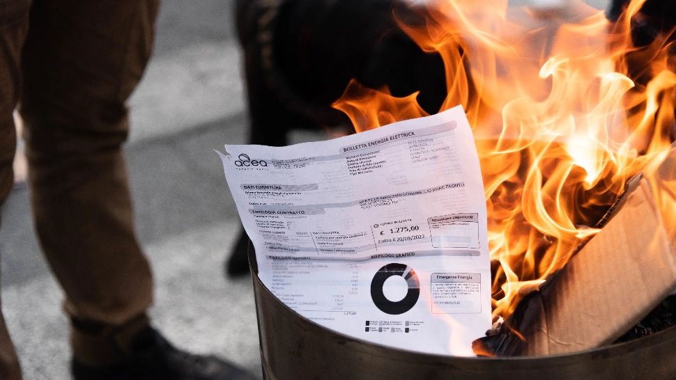 Proteste de amploare în Italia. Sute de oameni au ieșit în stradă din cauza creșterii facturilor la energie - FOTO&VIDEO