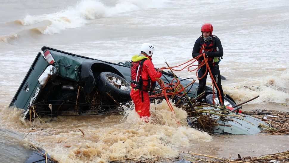 Elevi și profesori români, blocați de inundațiile devastatoare din Grecia