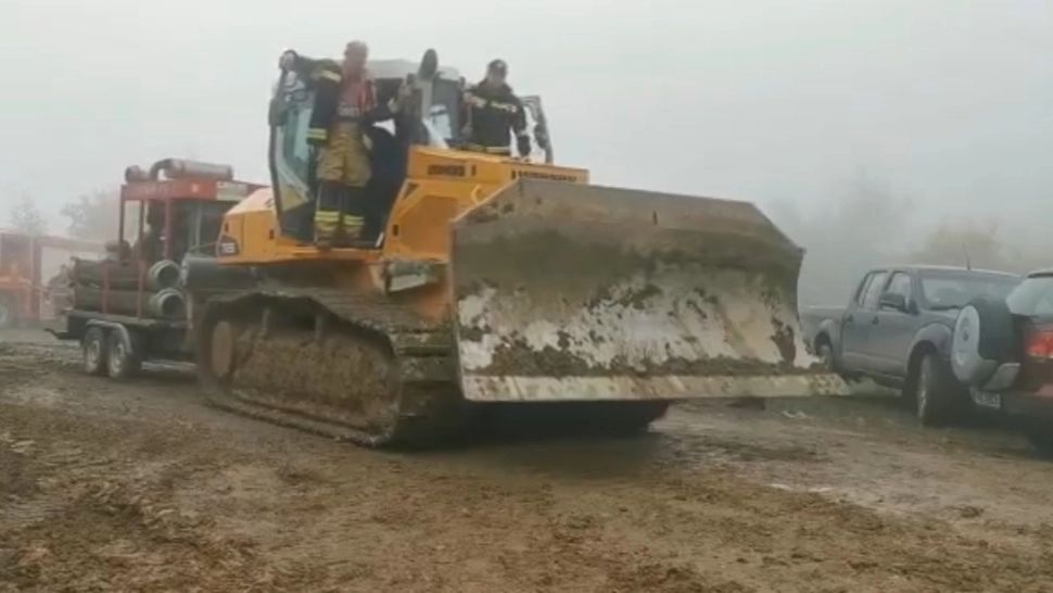 Mobilizare la Roșia Montană. Pompierii scot apa din lacul de acumulare: nivelul a scăzut cu 80 de cm. 5 mesaje RO-Alert de evacuare - VIDEO