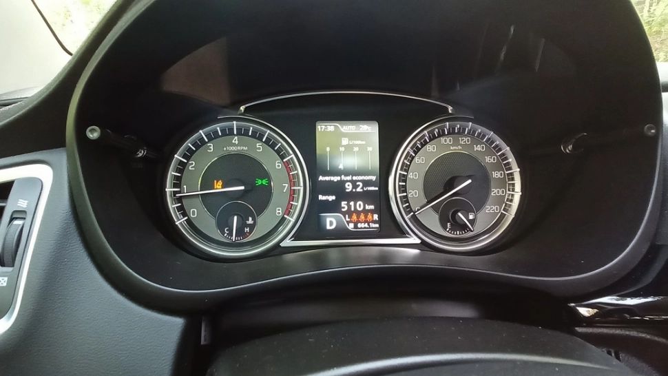 Becurile aprinse în bord. Ce semnifică fiecare în parte și de ce ar trebui să te îngrijoreze