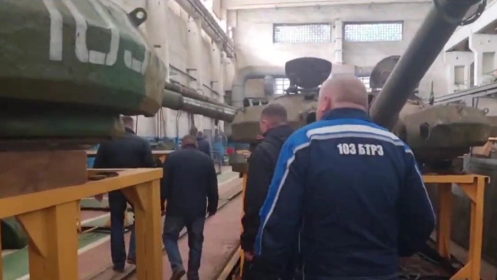 Rusia recondiționează tancuri din anii '60 și nu mai are muniție de precizie - VIDEO