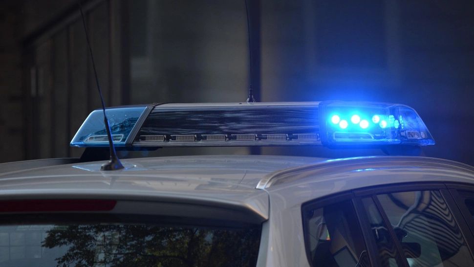 Polițiști uciși de un bărbat care a raportat un caz fals. Agresorul, împușcat mortal după atacul terorist 