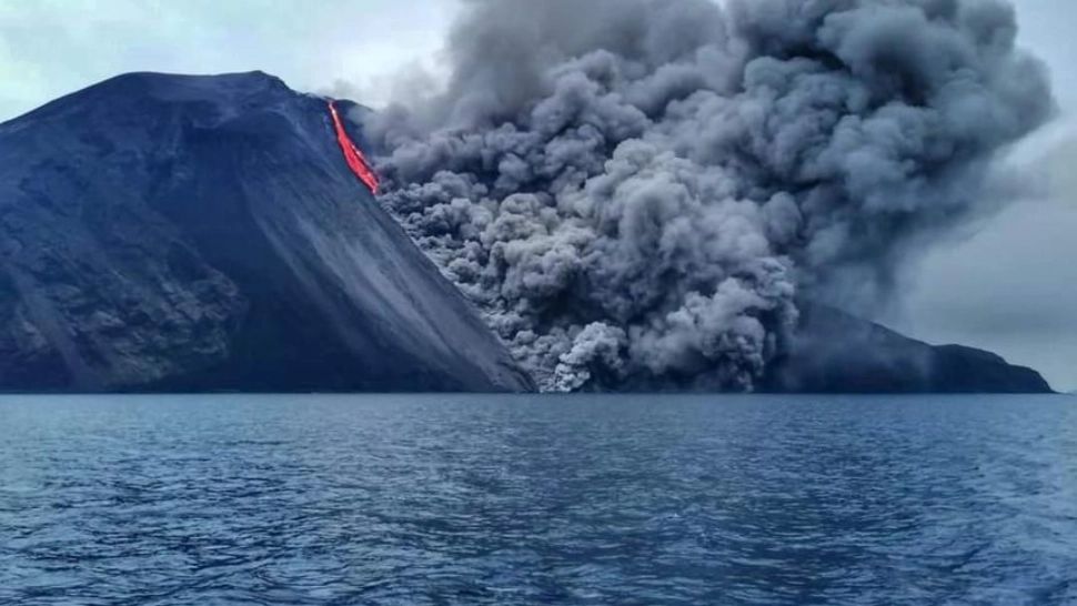Vulcanul Stromboli din Italia a erupt - VIDEO