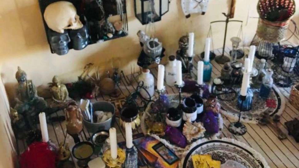 Un puști de 16 ani din Neamț, reținut după ce a păcălit o persoană cu 50.000 de lei, promițând ritualuri oculte