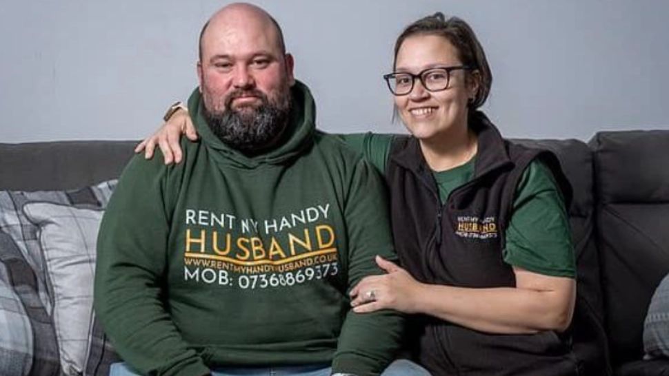„Rent My Handy Husband” - afacerea inedită a unui cuplu de americani. Soția își închiriază soțul cu 44 de dolari pe oră! Ce munci prestează bărbatul