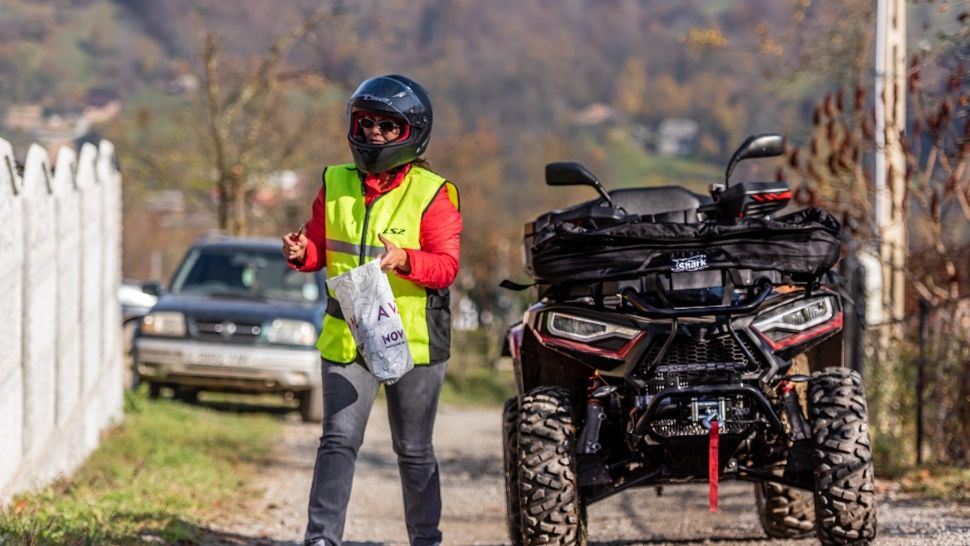 O poștăriță din Apuseni duce pensiile și alocațiile cu ATV-ul. Povestea femeii este INCREDIBILĂ: de ce se teme, chiar dacă nu dă înapoi - FOTO