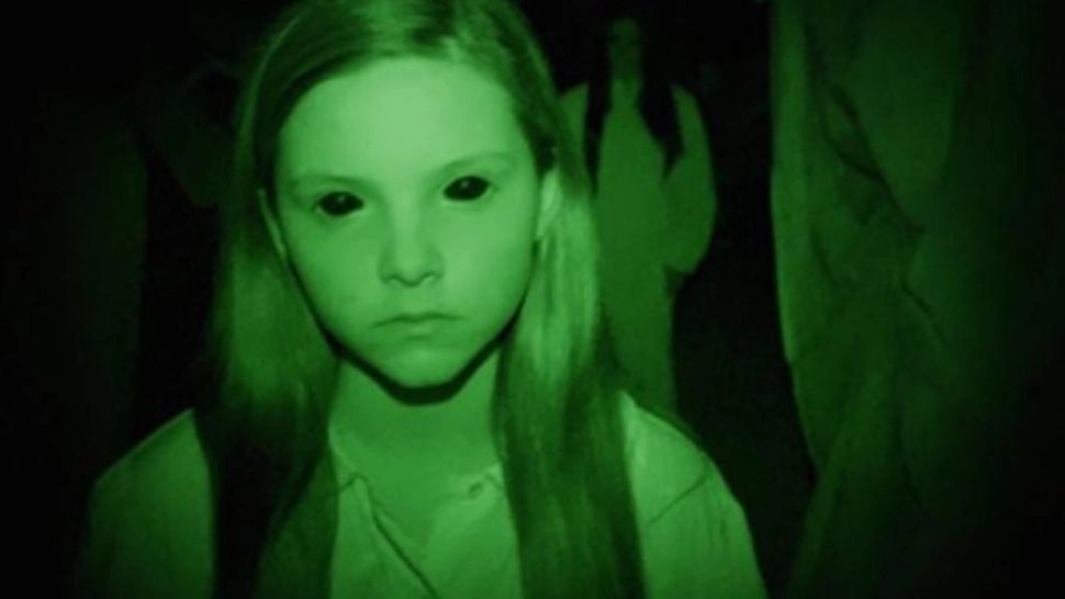  Primele semne că în casa ta există prezențe din LUMEA DE DINCOLO. Când reprezintă un SEMNAL DE ALARMĂ